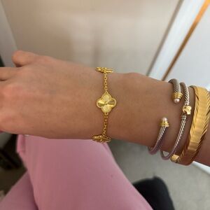 Elegant Gold Clover Bracelet